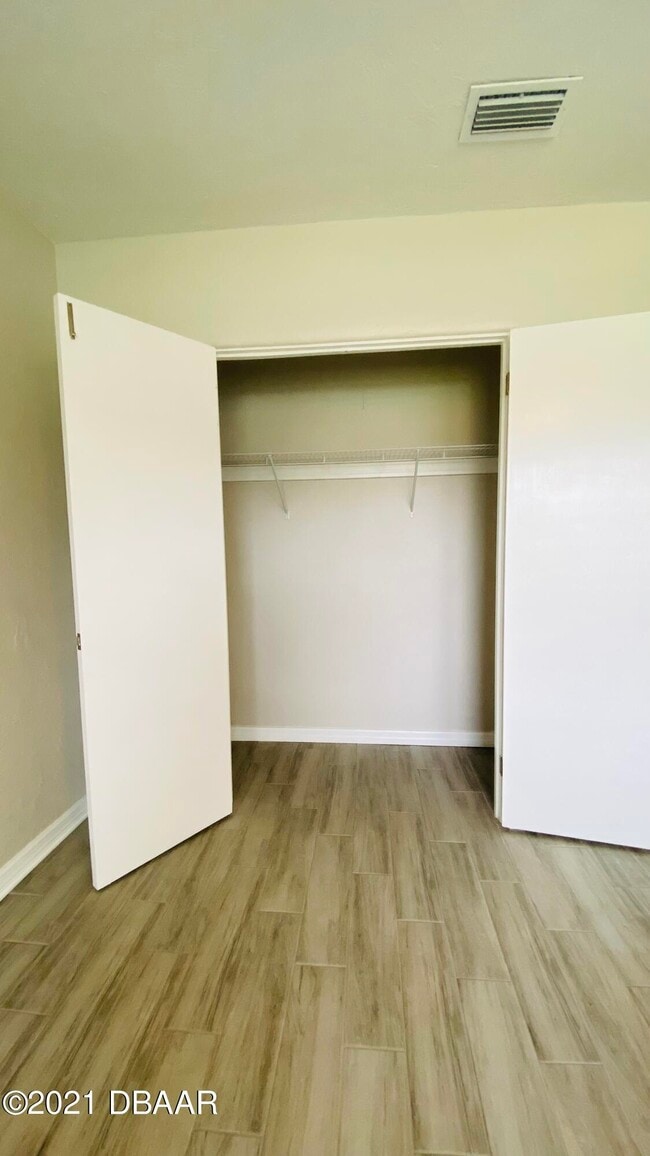 Building Photo - 914 N Wild Olive Ave