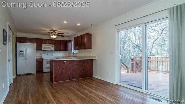 Building Photo - 2479 Somerville Dr