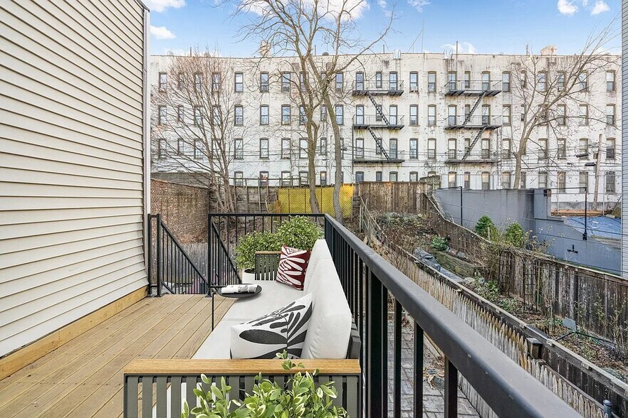 Building Photo - 1208 St Marks Ave