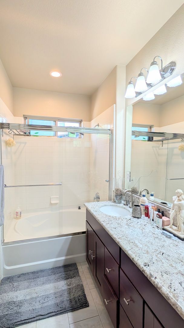 Building Photo - Beautiful Executive Rental in West Sacramento!