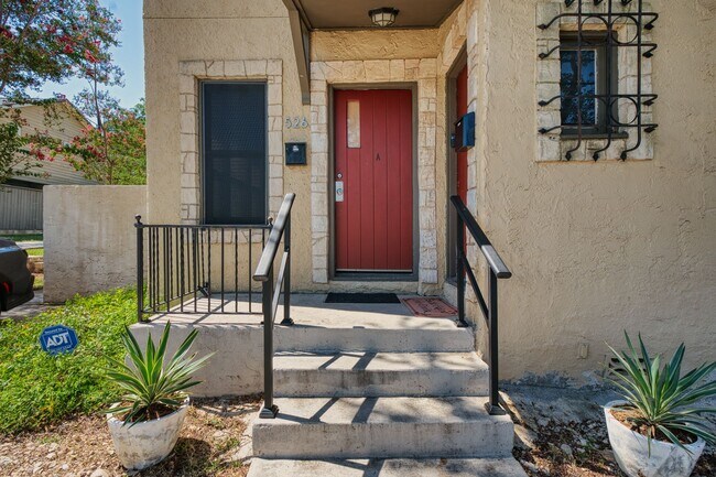Building Photo - 526 Pershing Ave
