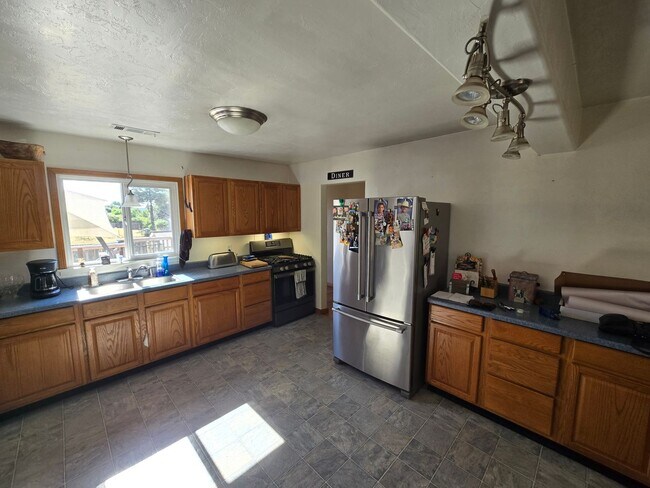Building Photo - 1316 Rohnerville Rd