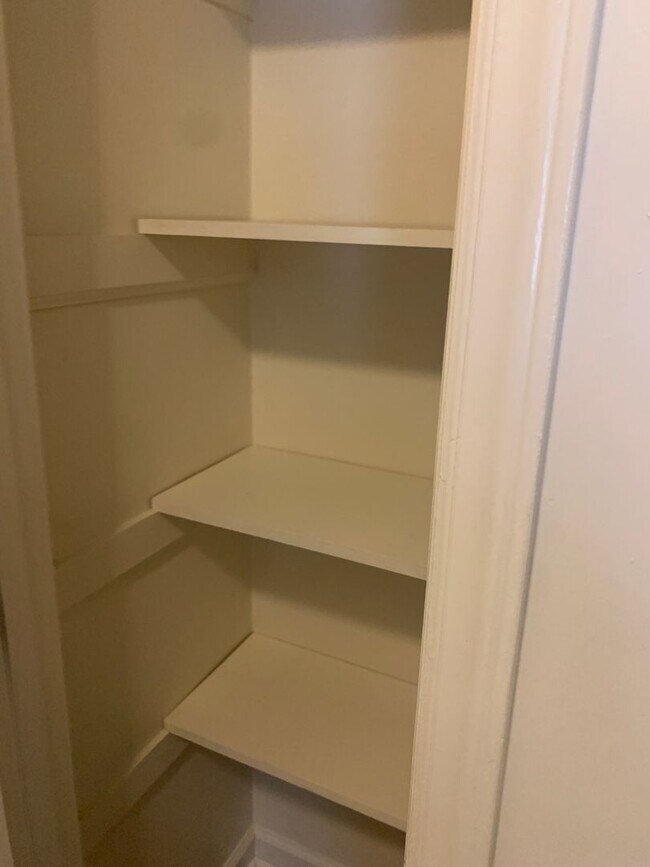 Building Photo - 6901g