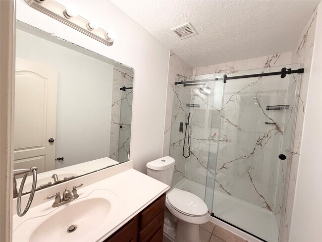 Building Photo - 2819 Lake Shore Harbour Dr