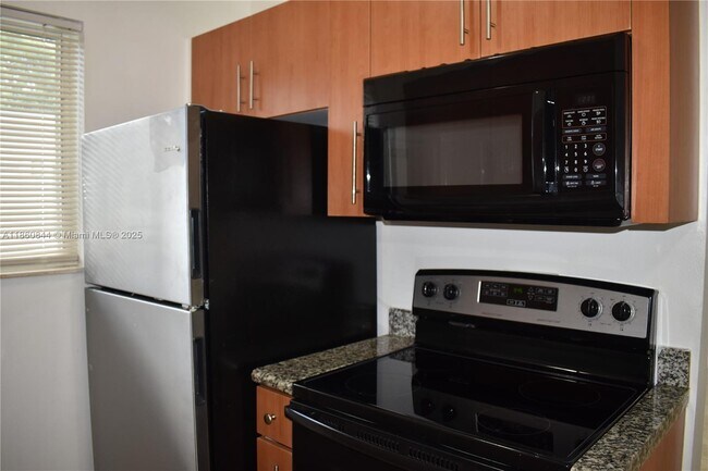 Building Photo - 932 Moffett St