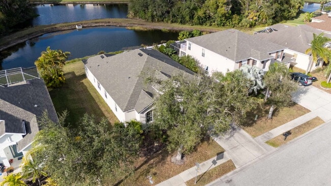 Building Photo - "Spacious 3-Bedroom Oasis with 2 Baths and 2,287 Sq Ft in Bradenton!"