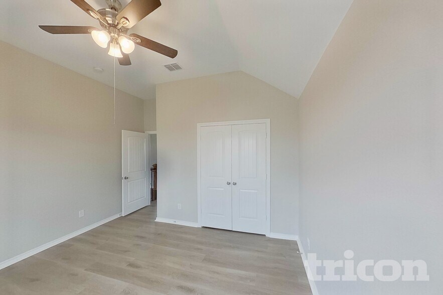 Building Photo - 523 Long Prairie Dr