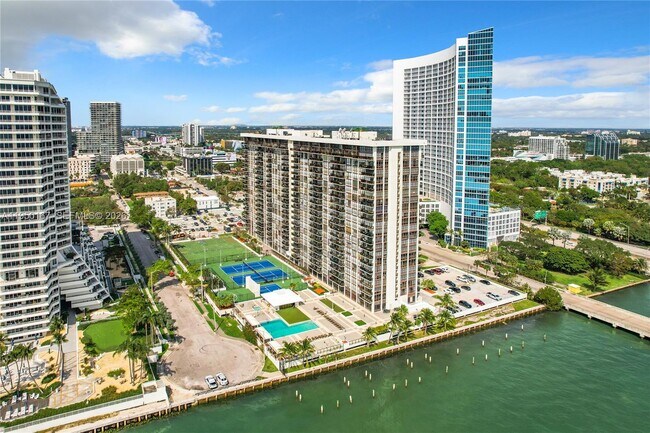 Building Photo - 600 NE 36th St