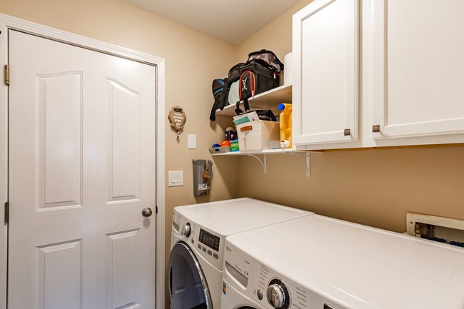 Building Photo - Modern and Updated 3bd/2b Home for Rent in...