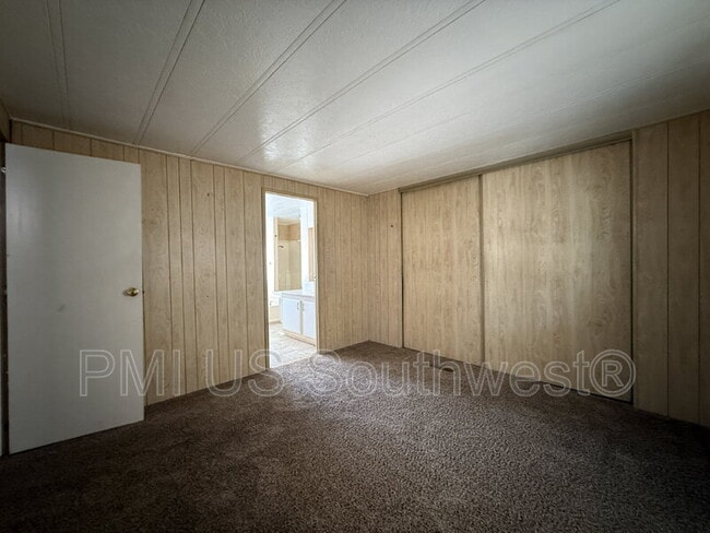 Building Photo - 622 Riverfront Dr
