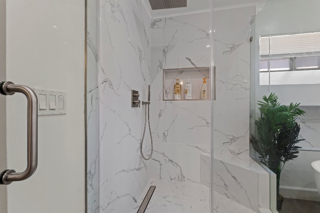 Building Photo - 1015 E Verdugo Ave