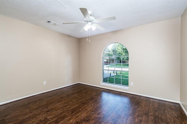 Building Photo - 9903 Cane Creek Dr