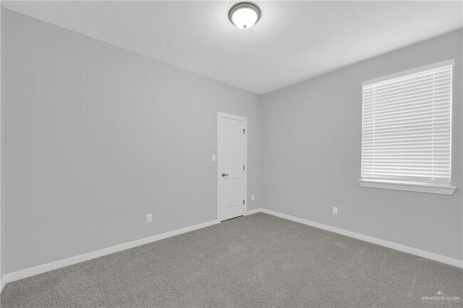 Building Photo - 27 Yale Ave