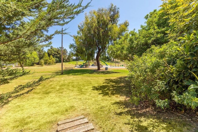 Building Photo - Goleta Gem