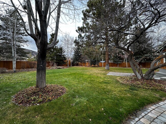 Building Photo - 4 Bed, 3 Bath Home in Hailey, Idaho with Beautiful Mountain Views