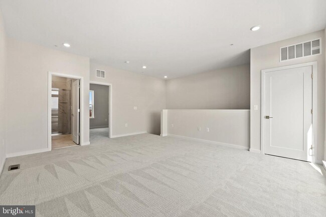 Building Photo - 23142 Horseshoe Trl Sq