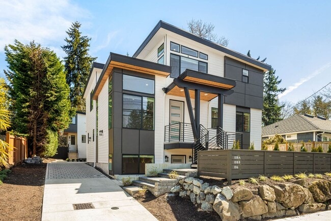 Building Photo - 108 6th St South