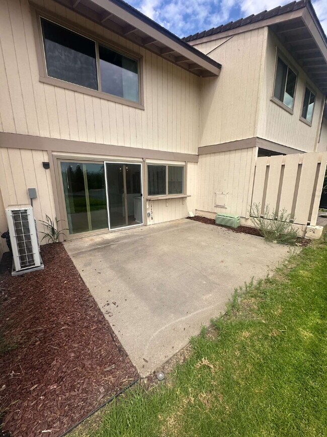 Building Photo - $3,750- 3 Bed / 2.5 Bath Renovated Townhome in Poway