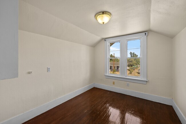 Building Photo - 503 W Jackson St