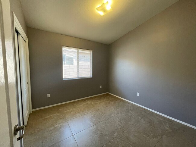 Building Photo - Lovely 4 Bedroom 2 Bath Home!