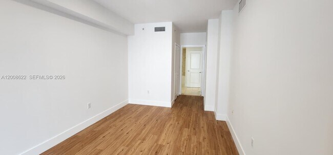 Building Photo - 170 SE 14th St