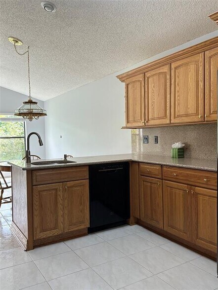 Building Photo - 22656 Pickerel Cir