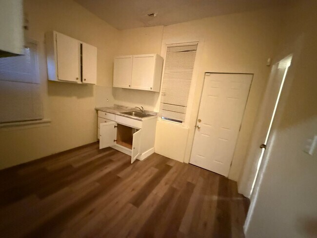 Building Photo - *Friendly Road, LLC 3404-3406 Walton Ave