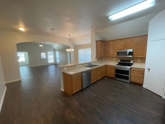 Building Photo - Spacious Home in Burleson ISD