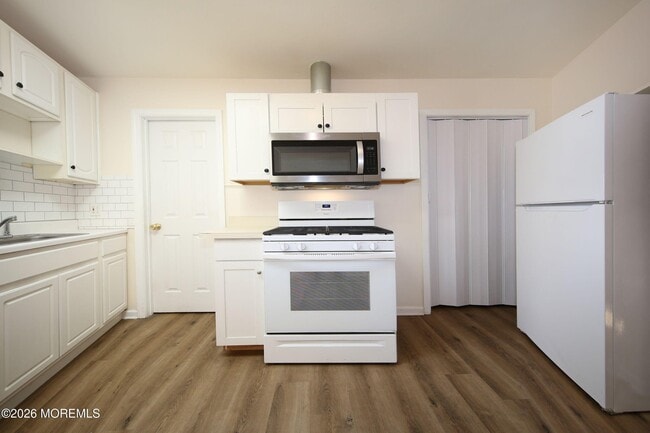 Building Photo - 8 Viola Ave