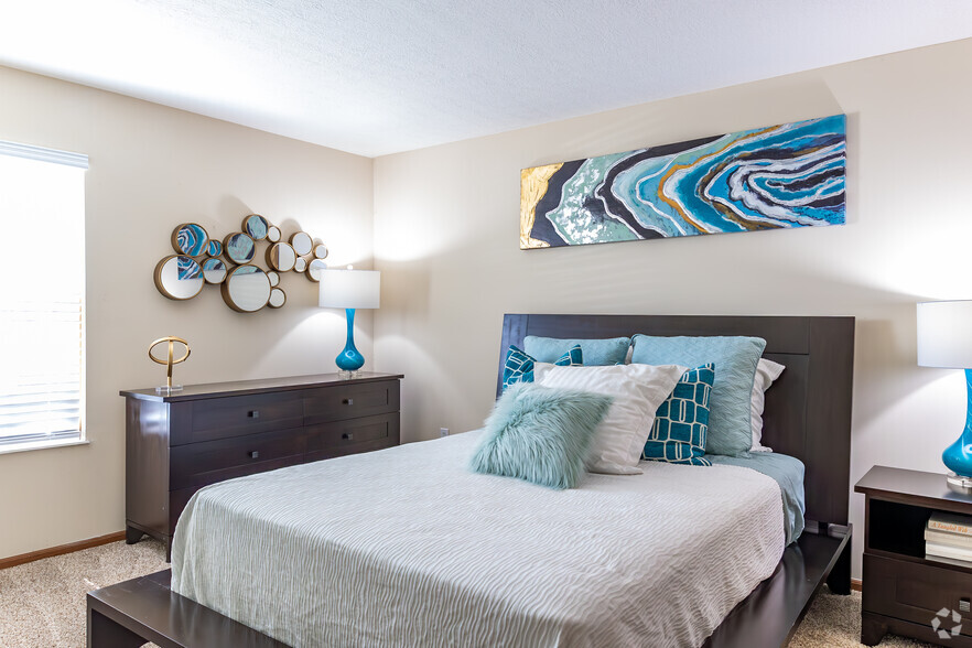 2BR, 2BA - 910SF - Bedroom - The Residences At Breckenridge