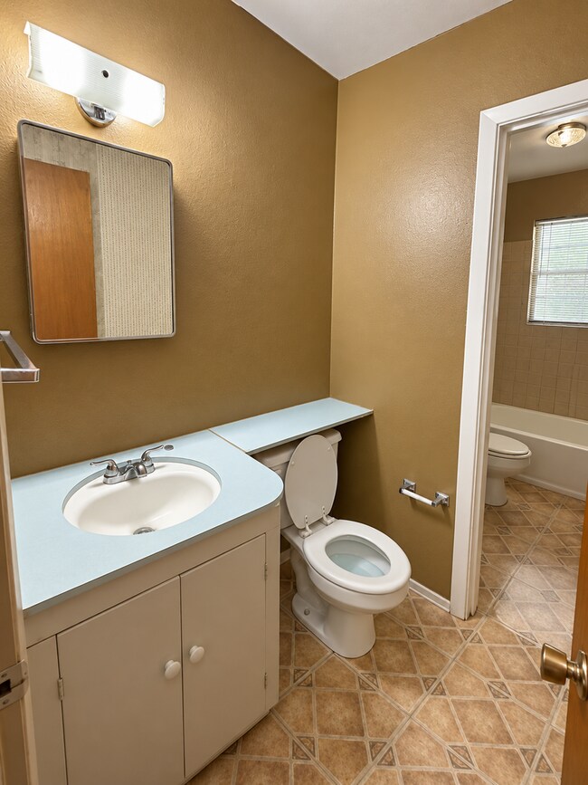 Building Photo - 222 Brooke briar Dr