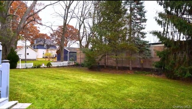 Building Photo - 1 Shadow Vale Dr