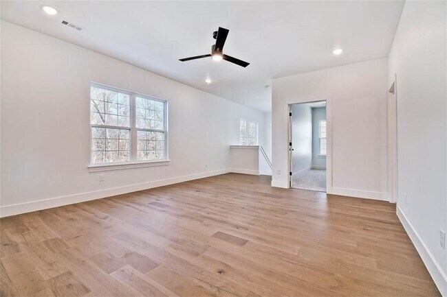 Building Photo - 20 S Kirby Dr