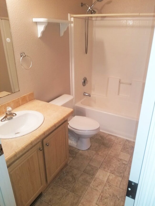 Building Photo - Great Location! 3 Bed, 2 Bath West-Flagsta...