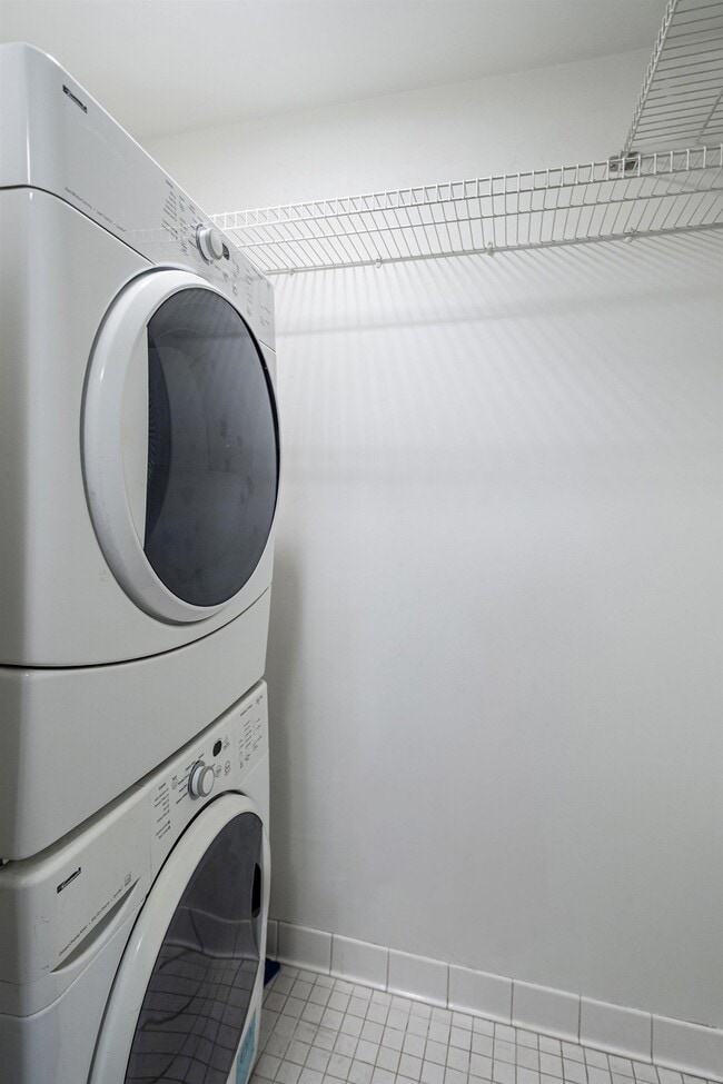 Building Photo - 100 Shearwater Ct E