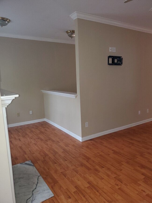 Building Photo - Beautiful 2 Bedroom 2 Bath Available 10/10...