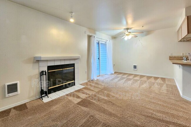 Building Photo - 9727 18th Ave W