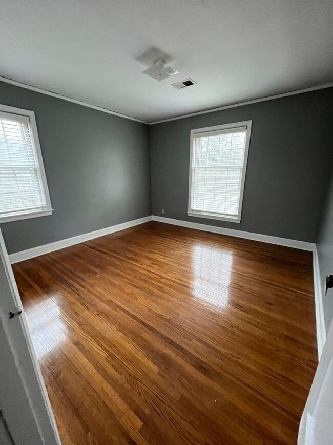 Building Photo - Newly Renovated Unit in Heart of Memphis