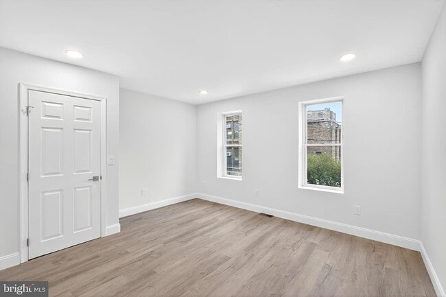 Building Photo - 153 Hermitage St