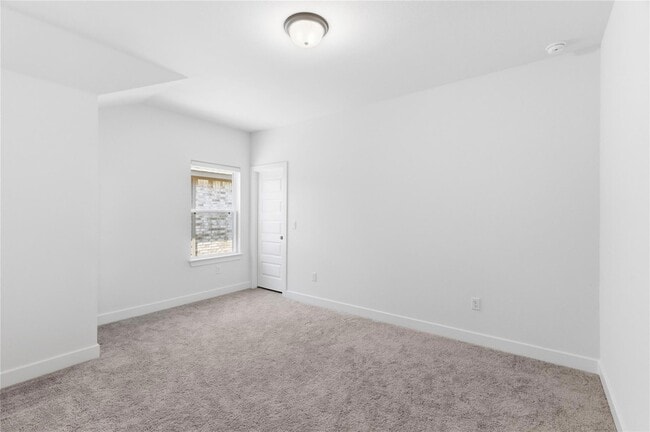 Building Photo - 396 Hollister Dr