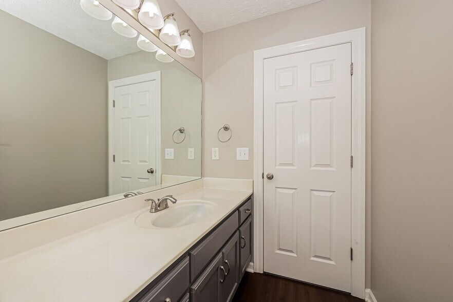 Building Photo - 4828 Ark Ln