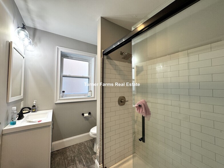 Building Photo - 179 Babcock St