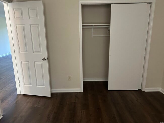 Building Photo - 6850 King Arthur Dr