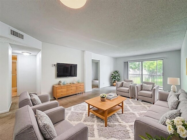 Building Photo - 8735 Ramblewood Dr