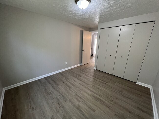 Building Photo - 9412 Mt Auburn Ave