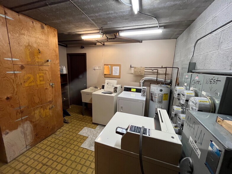 Building Photo - 1030 Dunlop Ave