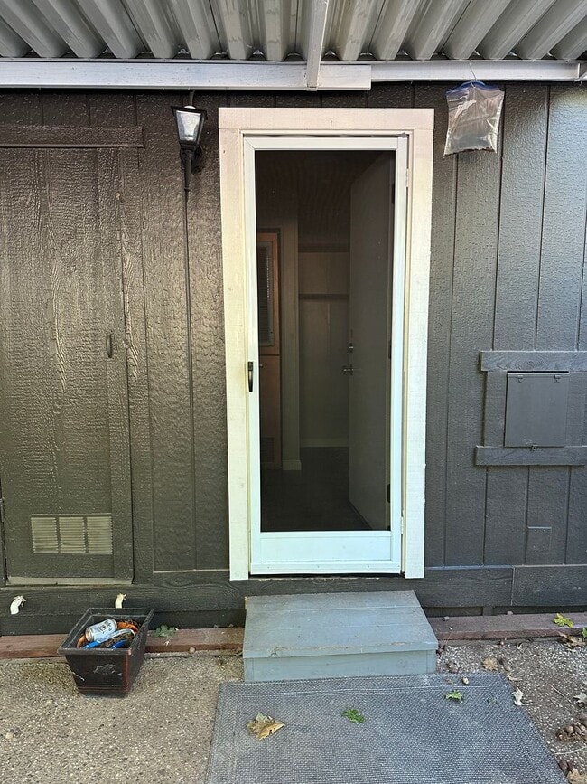 Building Photo - 14667 Bridgeport Cir