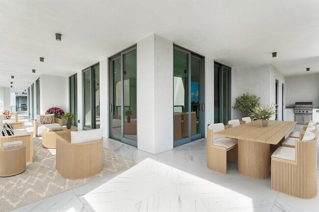 Building Photo - 495 E Royal Palm Rd