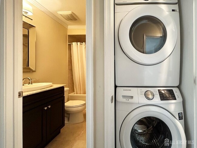 Building Photo - 3108 Vroom Dr