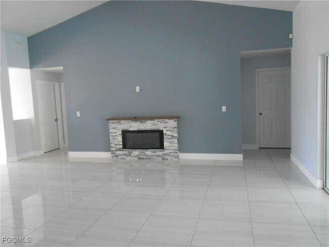 Building Photo - 601 Clayton Ave